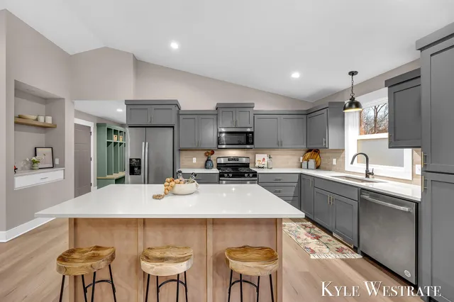 $649,900 | 10886 Douglas Drive, Allendale, MI 49401