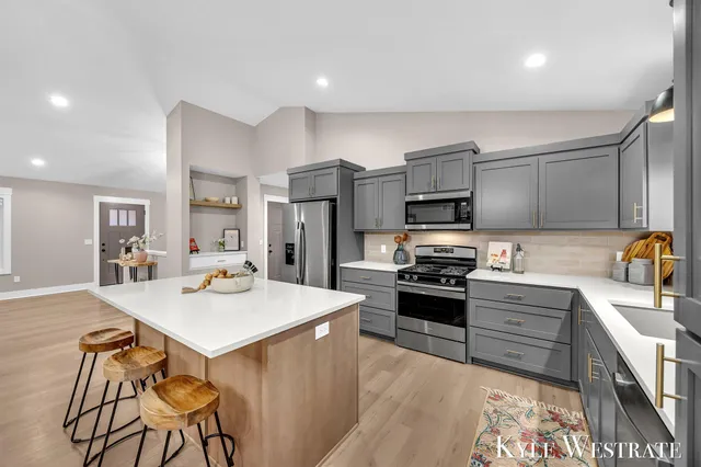 $649,900 | 10886 Douglas Drive, Allendale, MI 49401