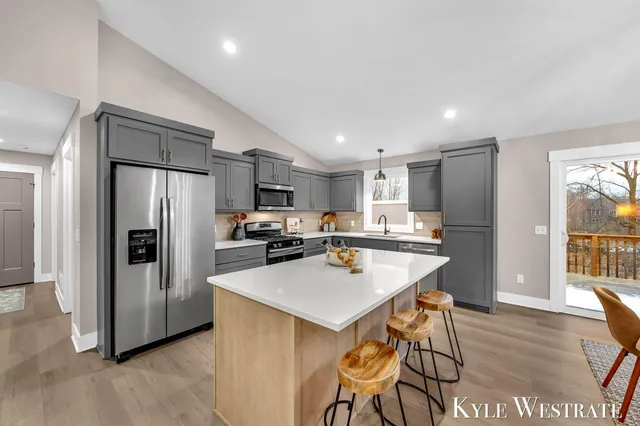 $649,900 | 10886 Douglas Drive, Allendale, MI 49401