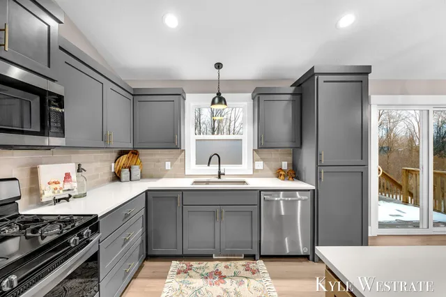 $649,900 | 10886 Douglas Drive, Allendale, MI 49401