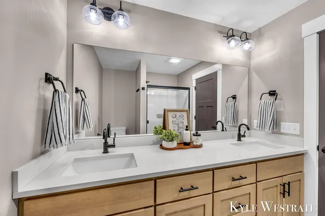 $649,900 | 10886 Douglas Drive, Allendale, MI 49401