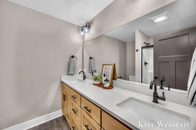 $649,900 | 10886 Douglas Drive, Allendale, MI 49401