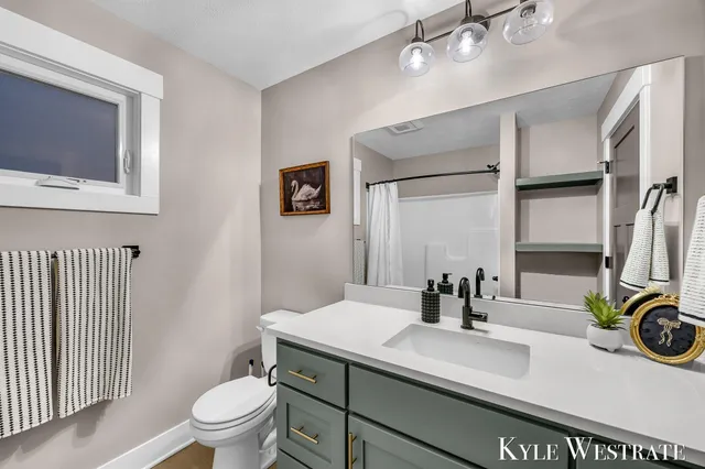 $649,900 | 10886 Douglas Drive, Allendale, MI 49401