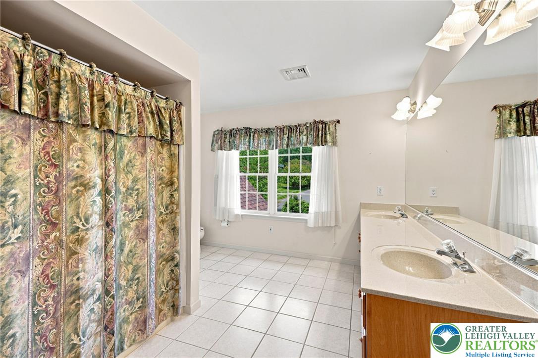 1572 Surrey Road Bethlehem, PA 18015 - Photo 35 of 45 Hall Bathroom