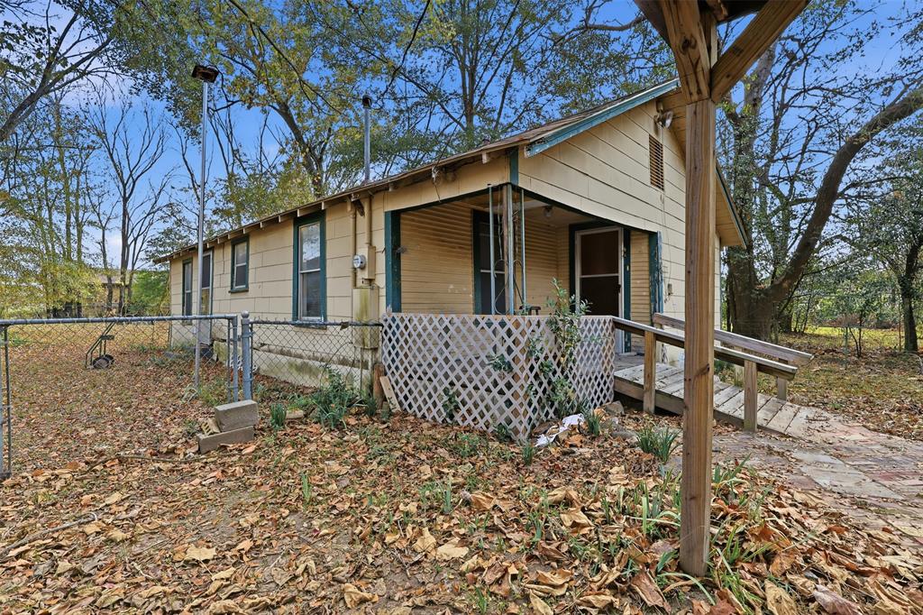 409 North Henry Street Lindale, TX 75771 - Photo 3 of 21