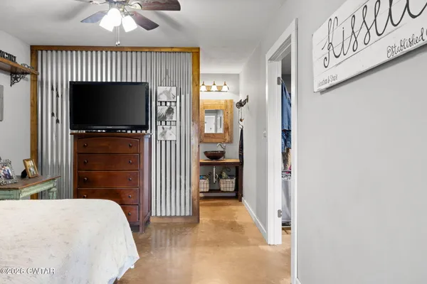 a view of a house with street