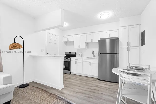 $2,200 | 13210 Memorial Highway, Unit 211, North Miami, FL 33161