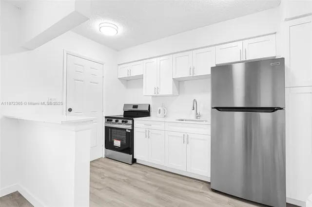 $2,200 | 13210 Memorial Highway, Unit 211, North Miami, FL 33161