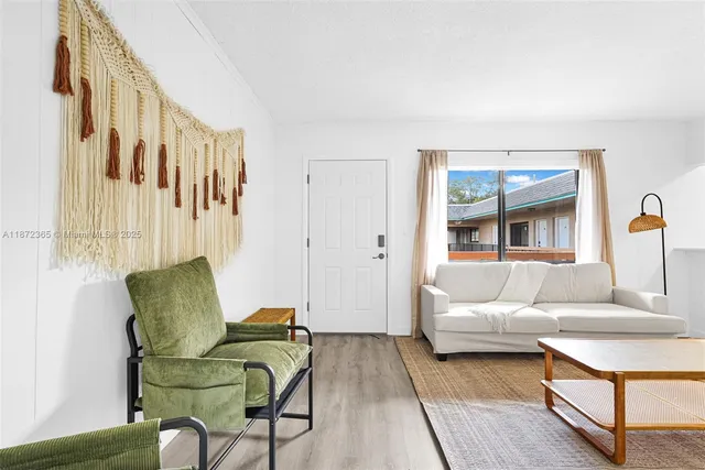 $2,200 | 13210 Memorial Highway, Unit 211, North Miami, FL 33161