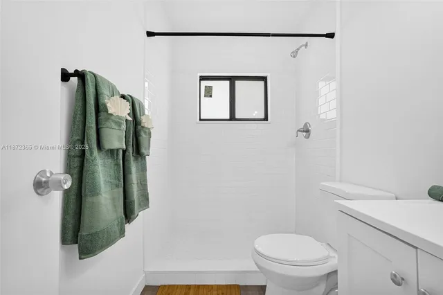 $2,200 | 13210 Memorial Highway, Unit 211, North Miami, FL 33161