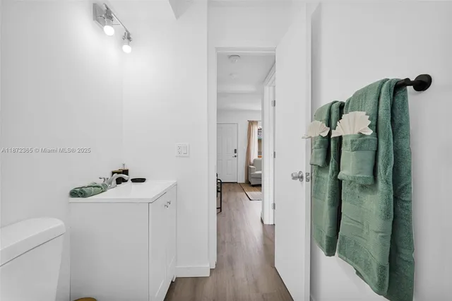 $2,200 | 13210 Memorial Highway, Unit 211, North Miami, FL 33161