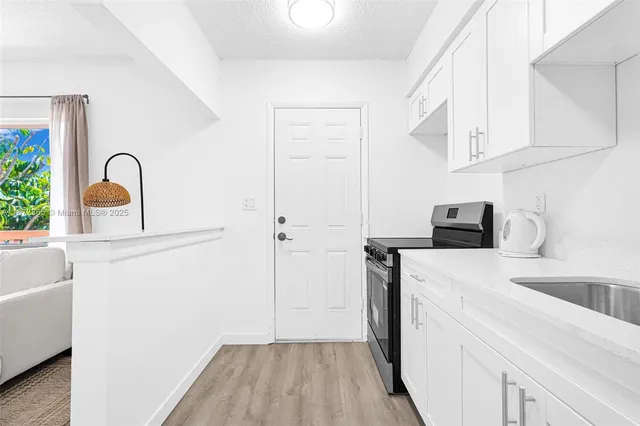 $2,200 | 13210 Memorial Highway, Unit 211, North Miami, FL 33161