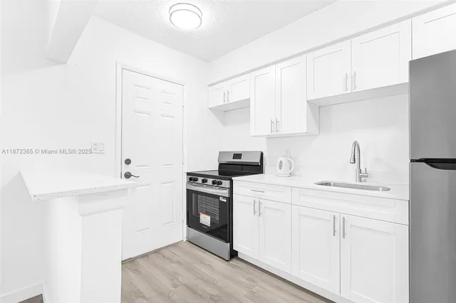 $2,200 | 13210 Memorial Highway, Unit 211, North Miami, FL 33161