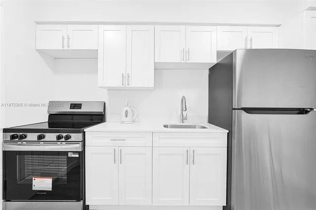 $2,200 | 13210 Memorial Highway, Unit 211, North Miami, FL 33161