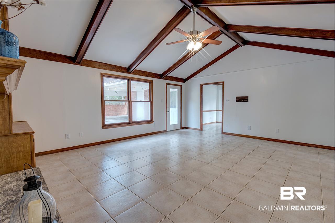 4916 Meredith Court Mobile, AL 36618 - Photo 15 of 32 Vaulted Ceilings