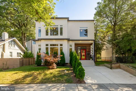 a front view of house with yard