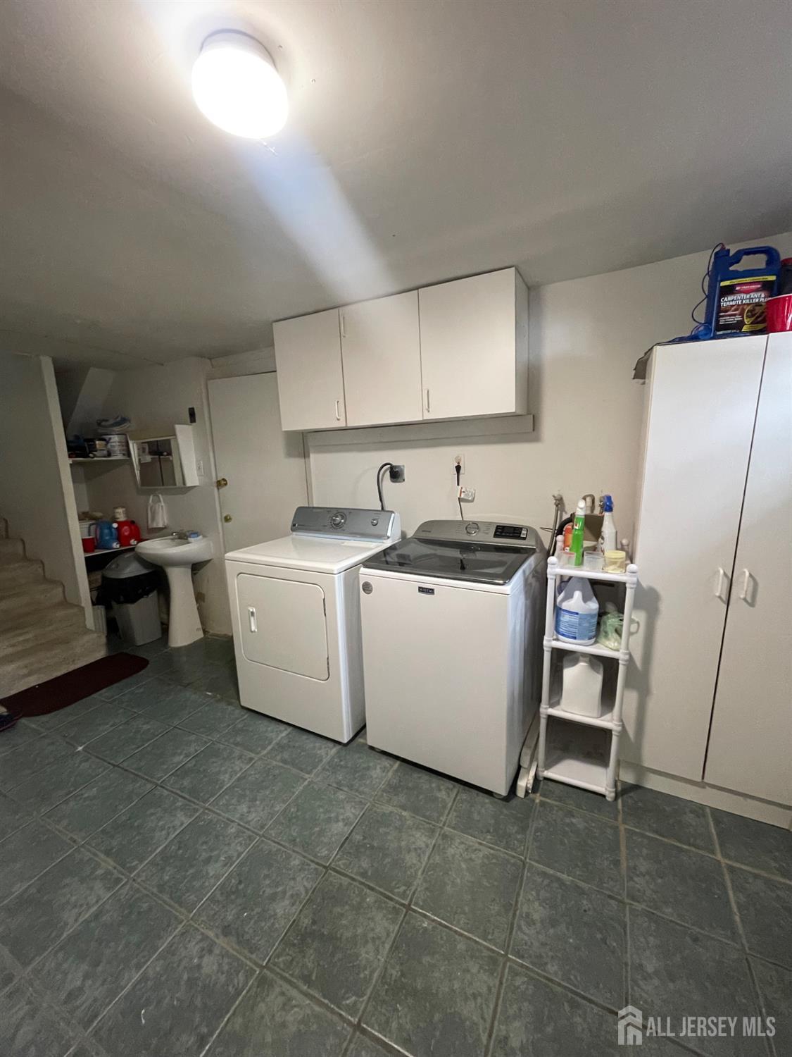 92 Holly Road Iselin, NJ 08830 - Photo 4 of 17