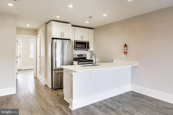 $1,295 | 924 19th Street Northeast, Unit 3, Washington, DC 20002
