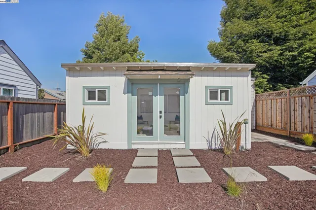 a view of outdoor space yard and patio