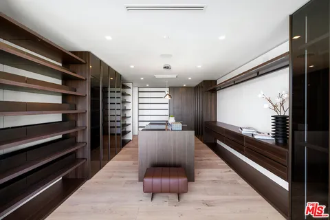 $23,500,000 | 8116 Laurel View Drive, Los Angeles, CA 90069