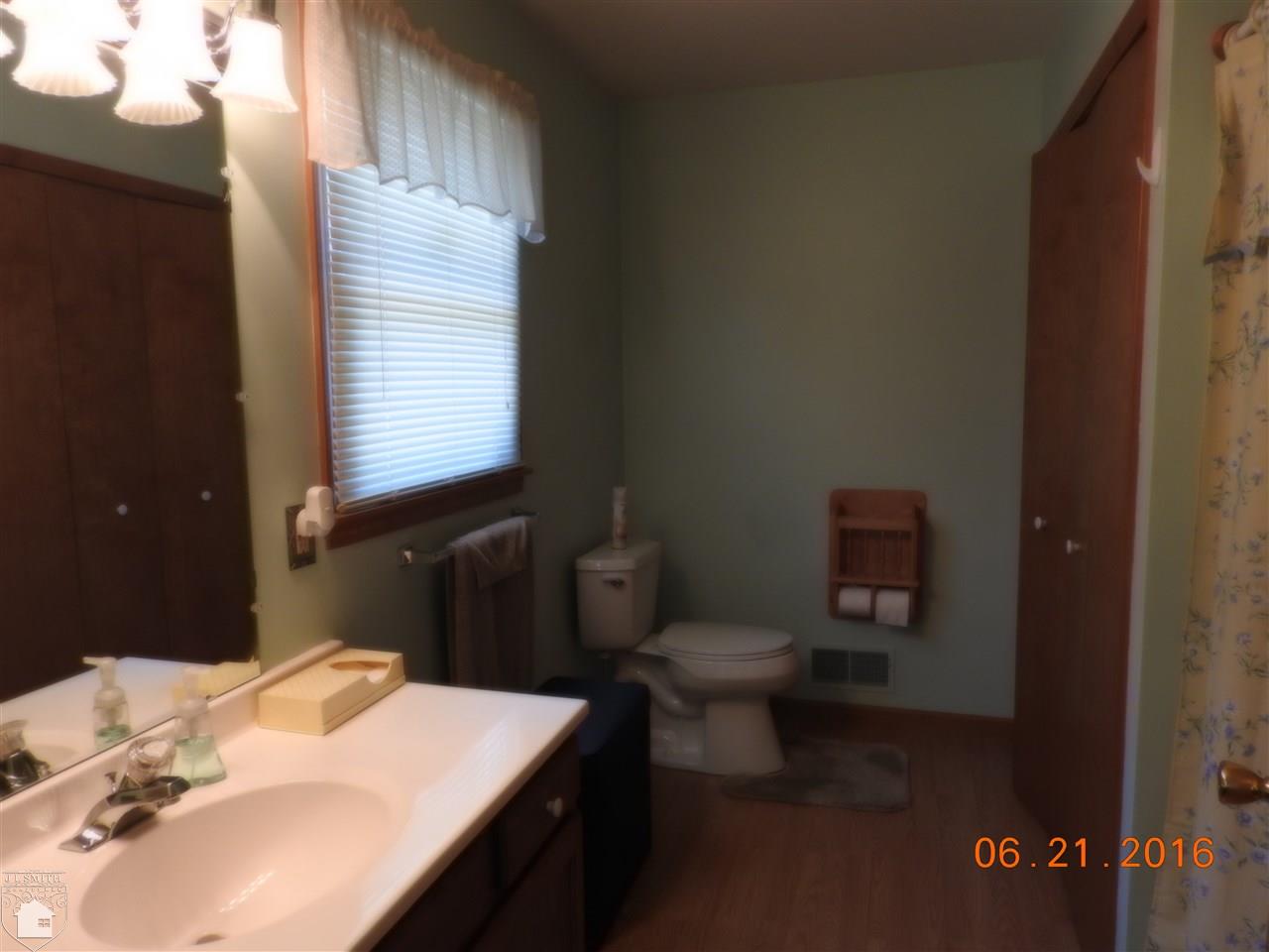 2536 Riverside Drive Port Huron, MI 48060 - Photo 11 of 20 31294783-10.JPG