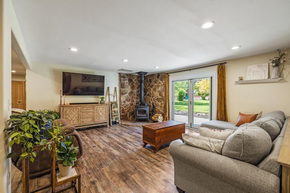 1375 Pine Grove Road Klamath Falls, OR 97603 - Photo 11 of 57 11
