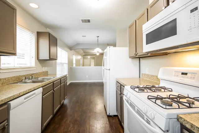 $1,750 | 14918 Huntington Willow Lane, Houston, TX 77090