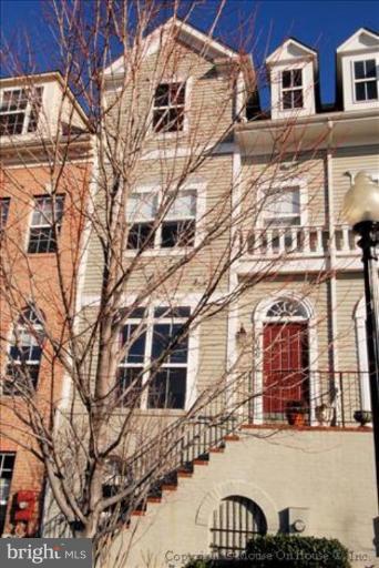 650 9th Street Southwest Washington, DC 20024 - Photo 1 of 30 Exterior (Main)