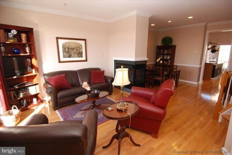 650 9th Street Southwest Washington, DC 20024 - Photo 11 of 30 Living Room #2