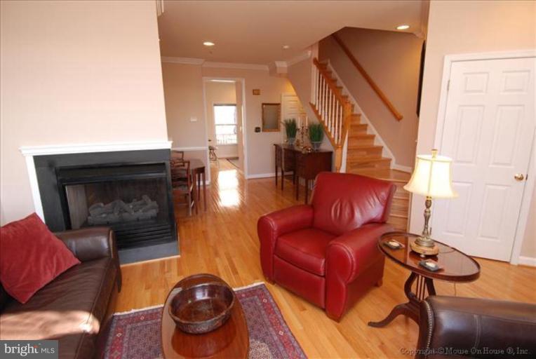 650 9th Street Southwest Washington, DC 20024 - Photo 12 of 30 Living Room #3