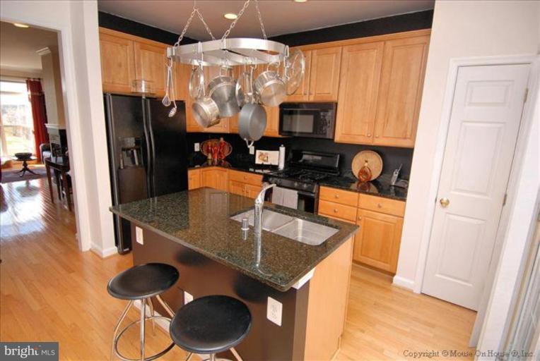 650 9th Street Southwest Washington, DC 20024 - Photo 6 of 30 Kitchen