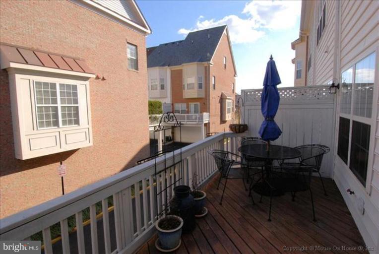 650 9th Street Southwest Washington, DC 20024 - Photo 9 of 30 Deck