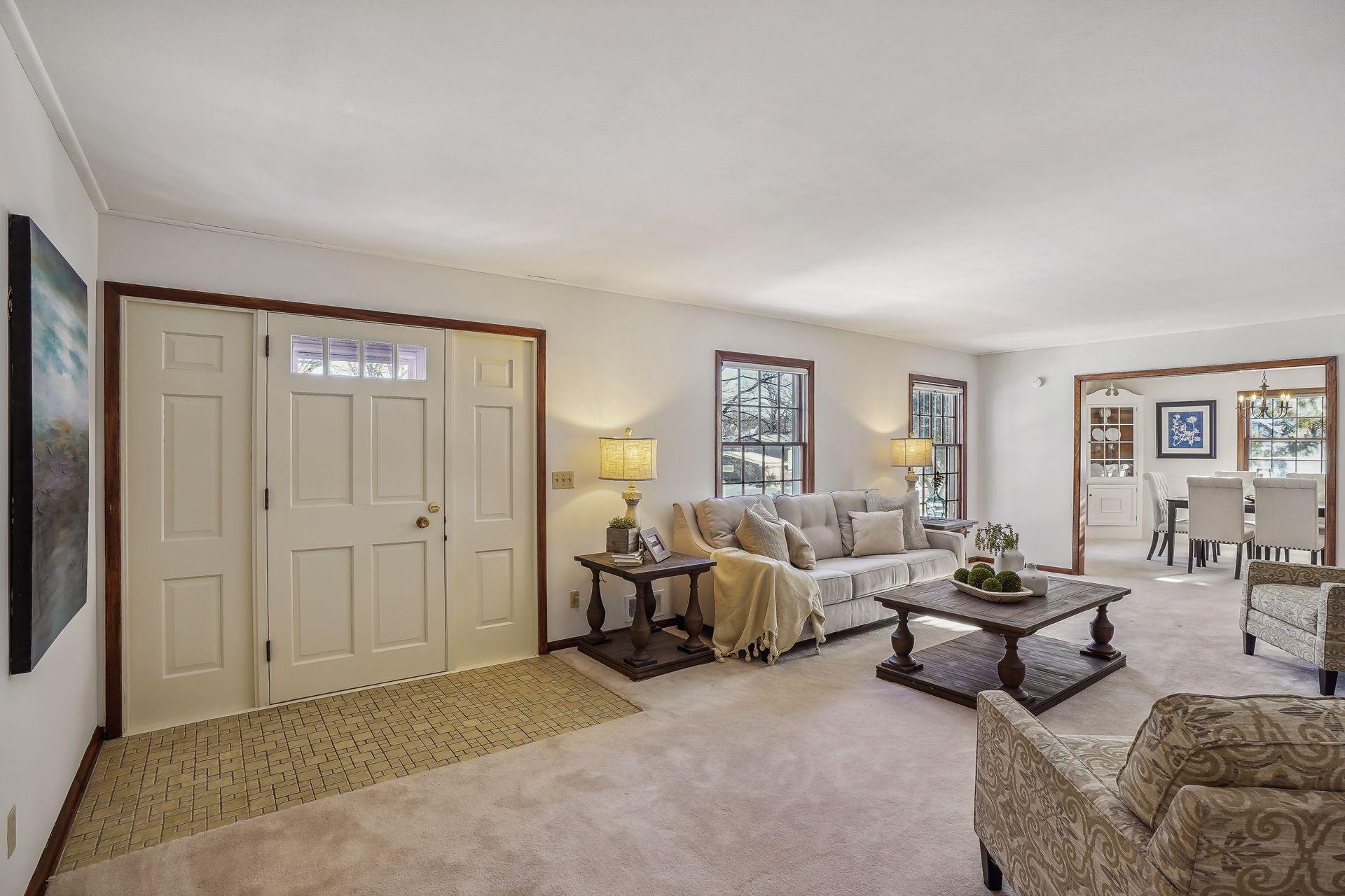 174 Ridgeview Drive Wayzata, MN 55391 - Photo 2 of 34