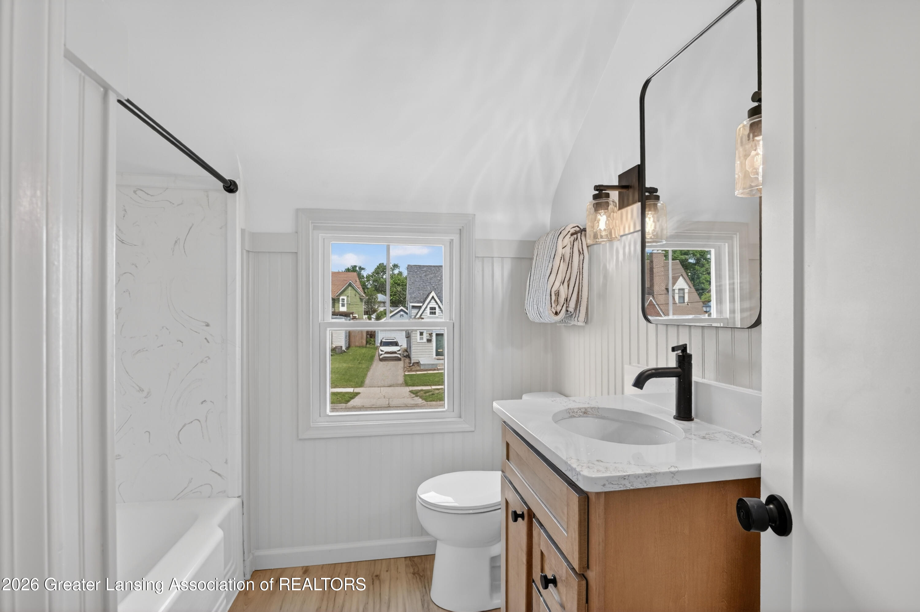1615 Inverness Avenue Lansing, MI 48915 - Photo 33 of 43 Upstairs Bath