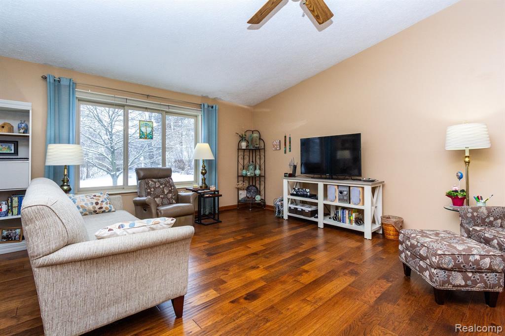 573 Lockmoore Court Rochester Hills, MI 48307 - Photo 7 of 59