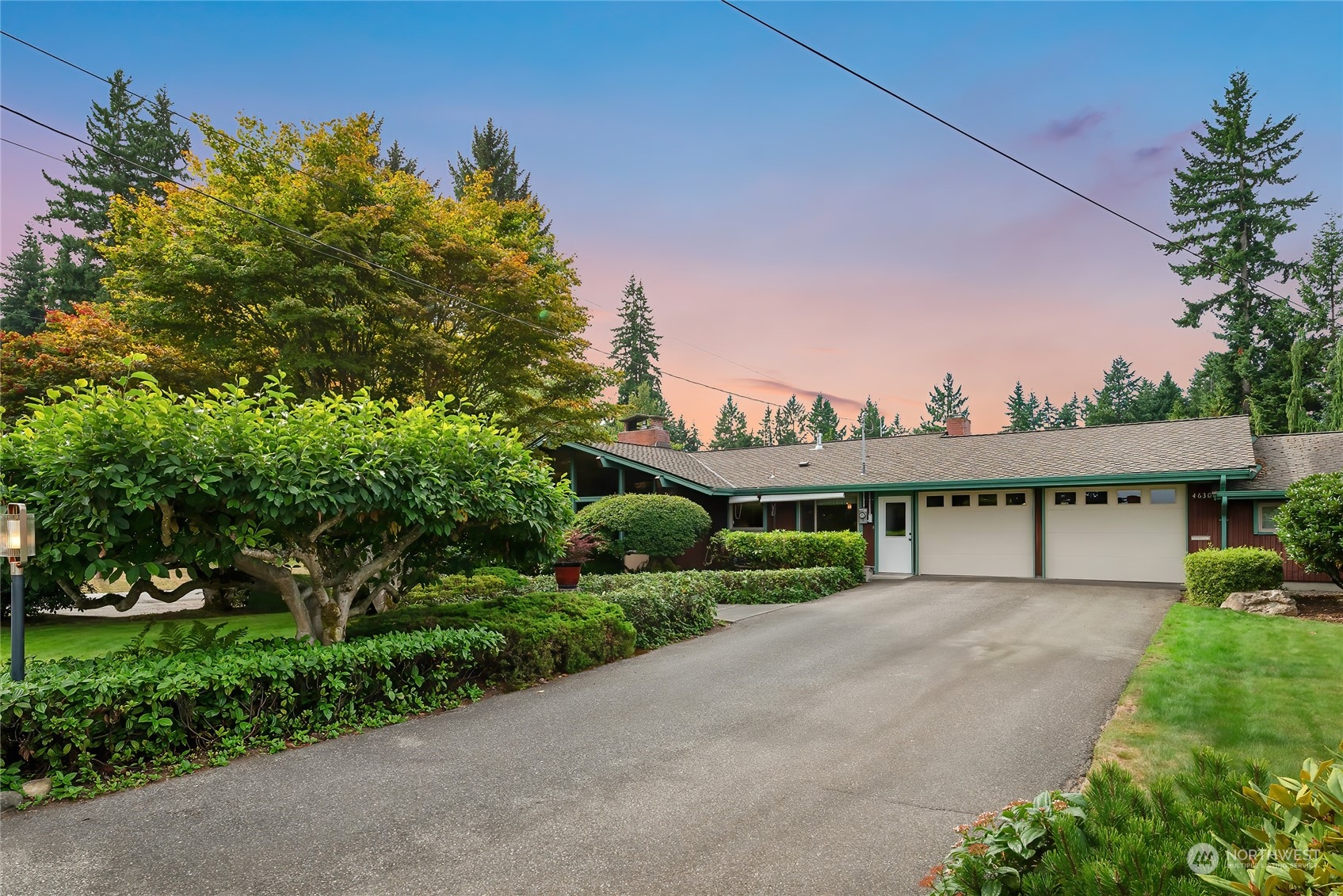 4630 View Drive Everett, WA 98203 - Photo 2 of 40 a front view of a house with a yard