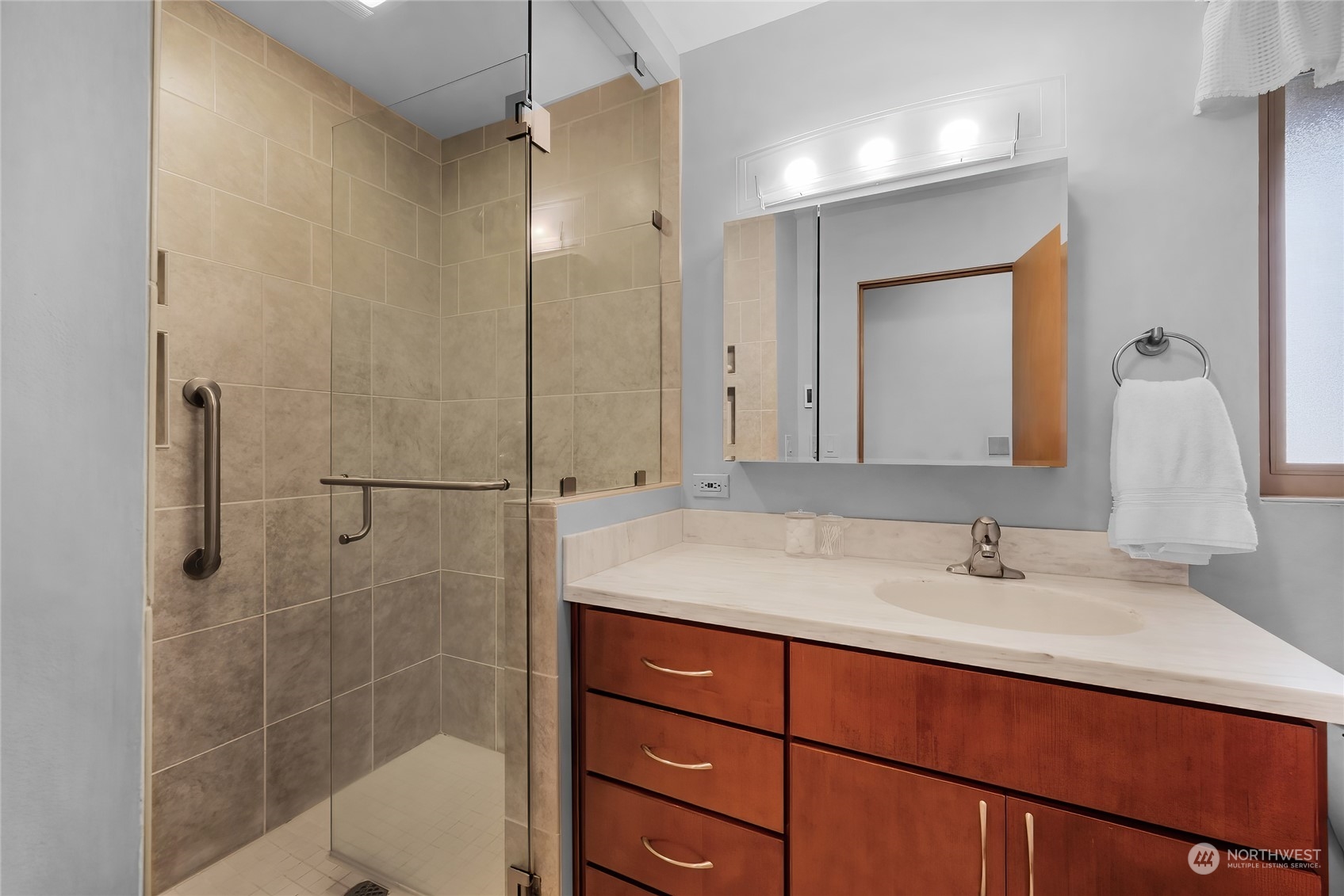 4630 View Drive Everett, WA 98203 - Photo 22 of 40 a bathroom with a sink shower and a mirror