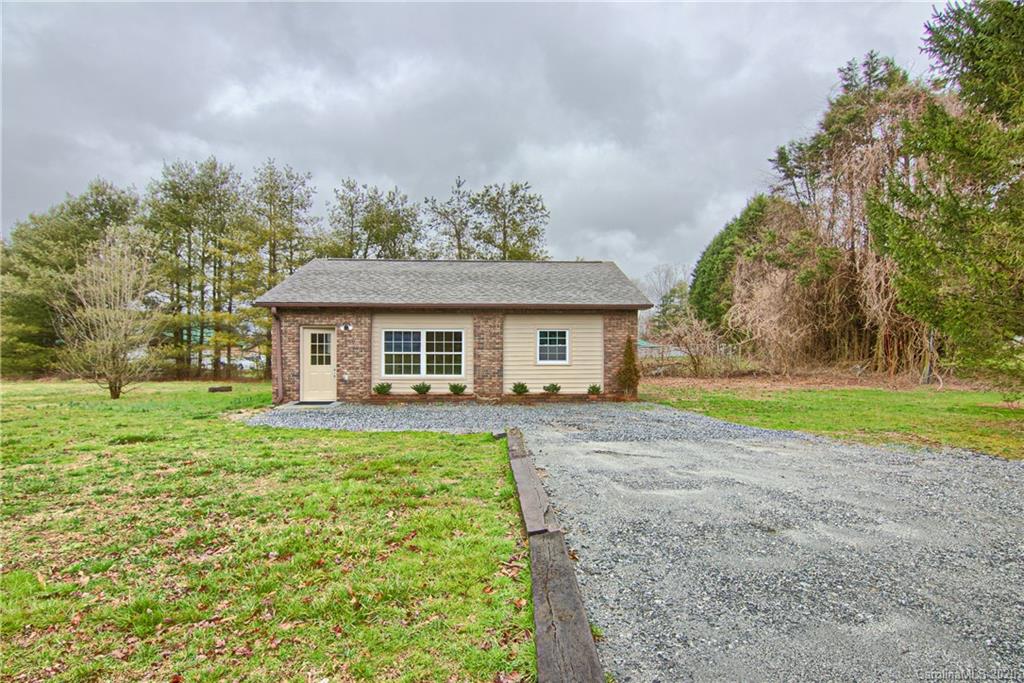 1085 Howard Gap Loop Road Flat Rock, NC 28731 - Photo 16 of 22 Gallery Image 16