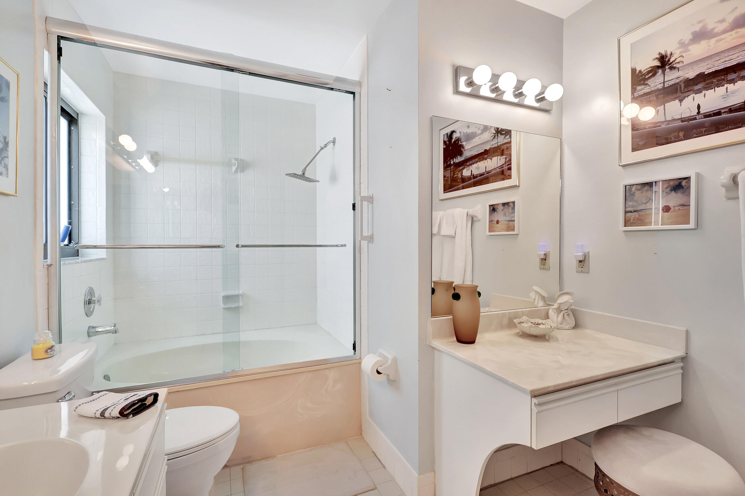 17316 Boca Club Boulevard, Unit 1007 Boca Raton, FL 33487 - Photo 12 of 26 JETTED TUB/SHOWER
