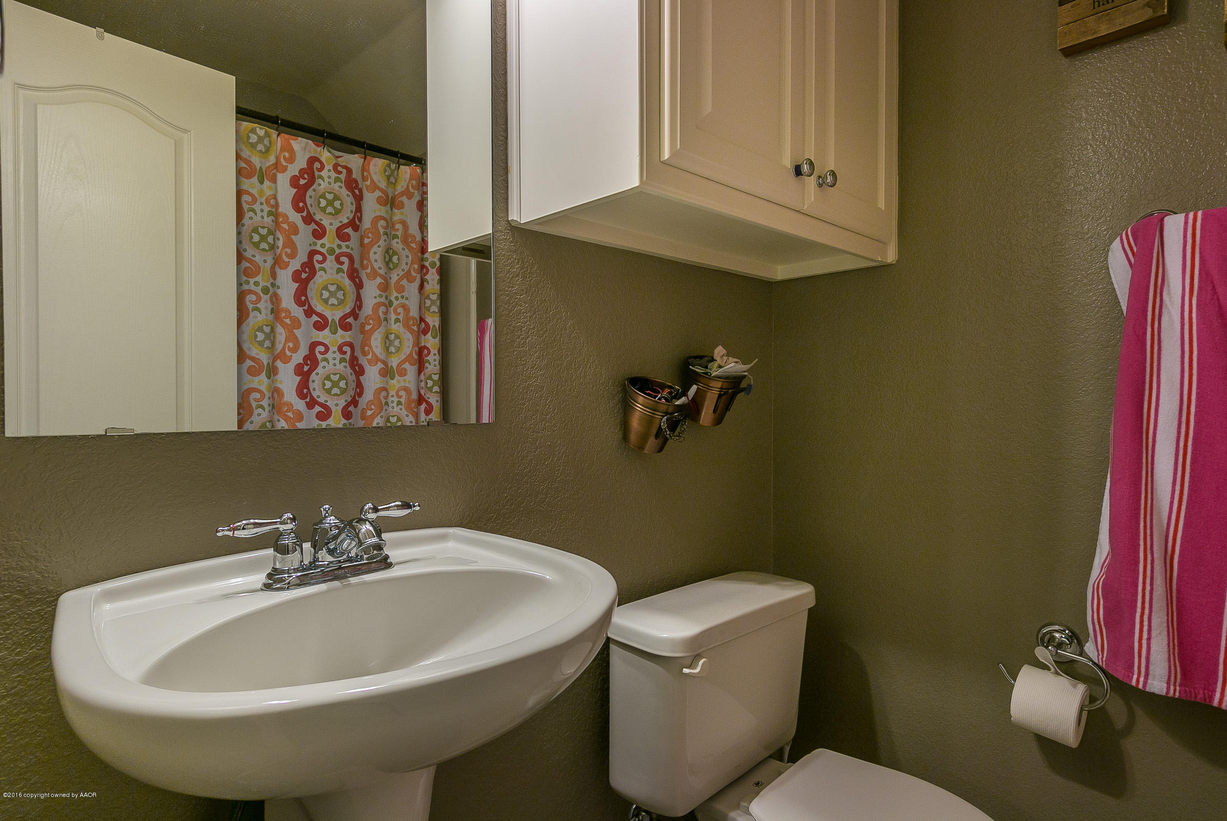 4814 Wesley Road Amarillo, TX 79119 - Photo 18 of 23 Upstairs Bathroom