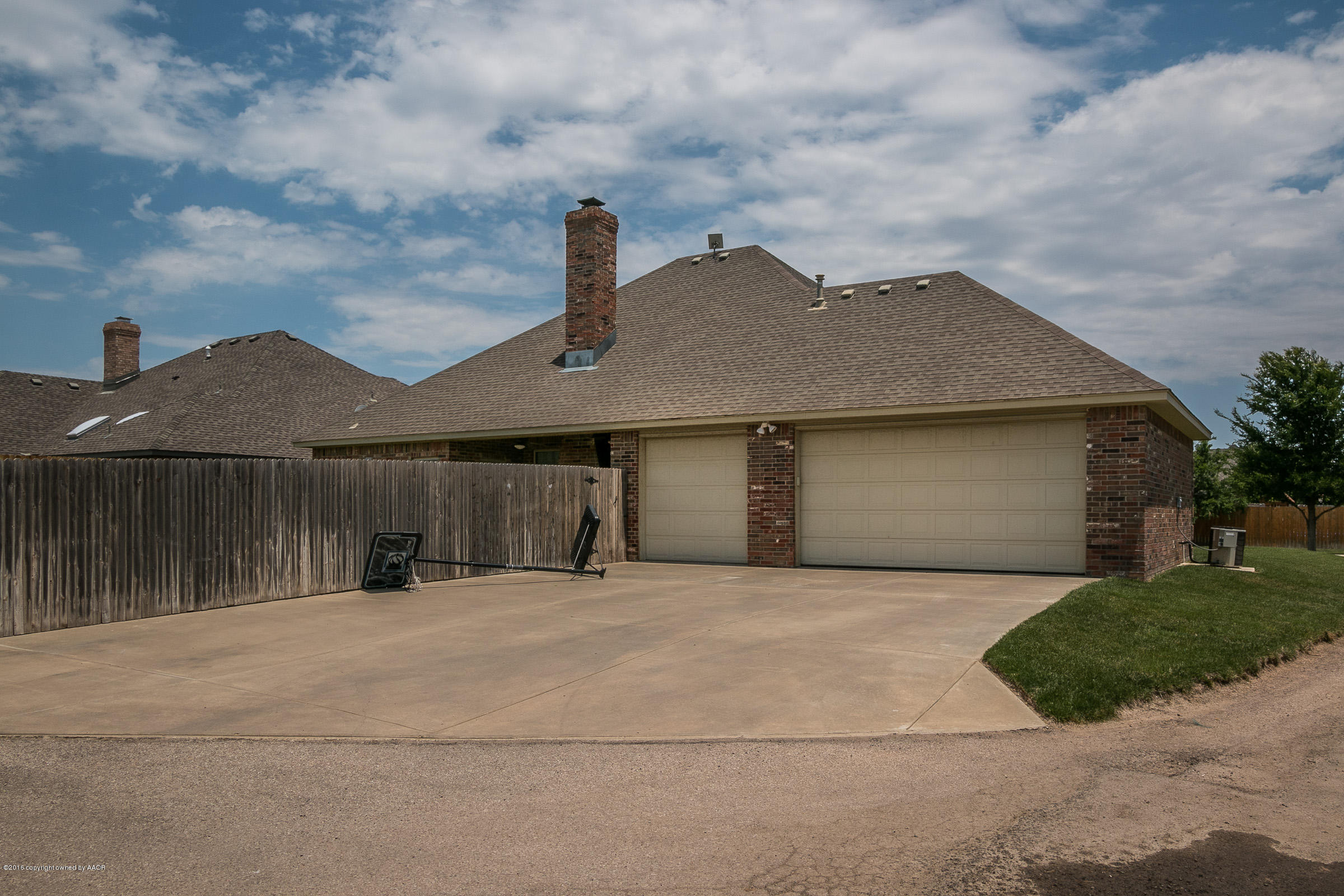 4814 Wesley Road Amarillo, TX 79119 - Photo 22 of 23 3 Car Garage