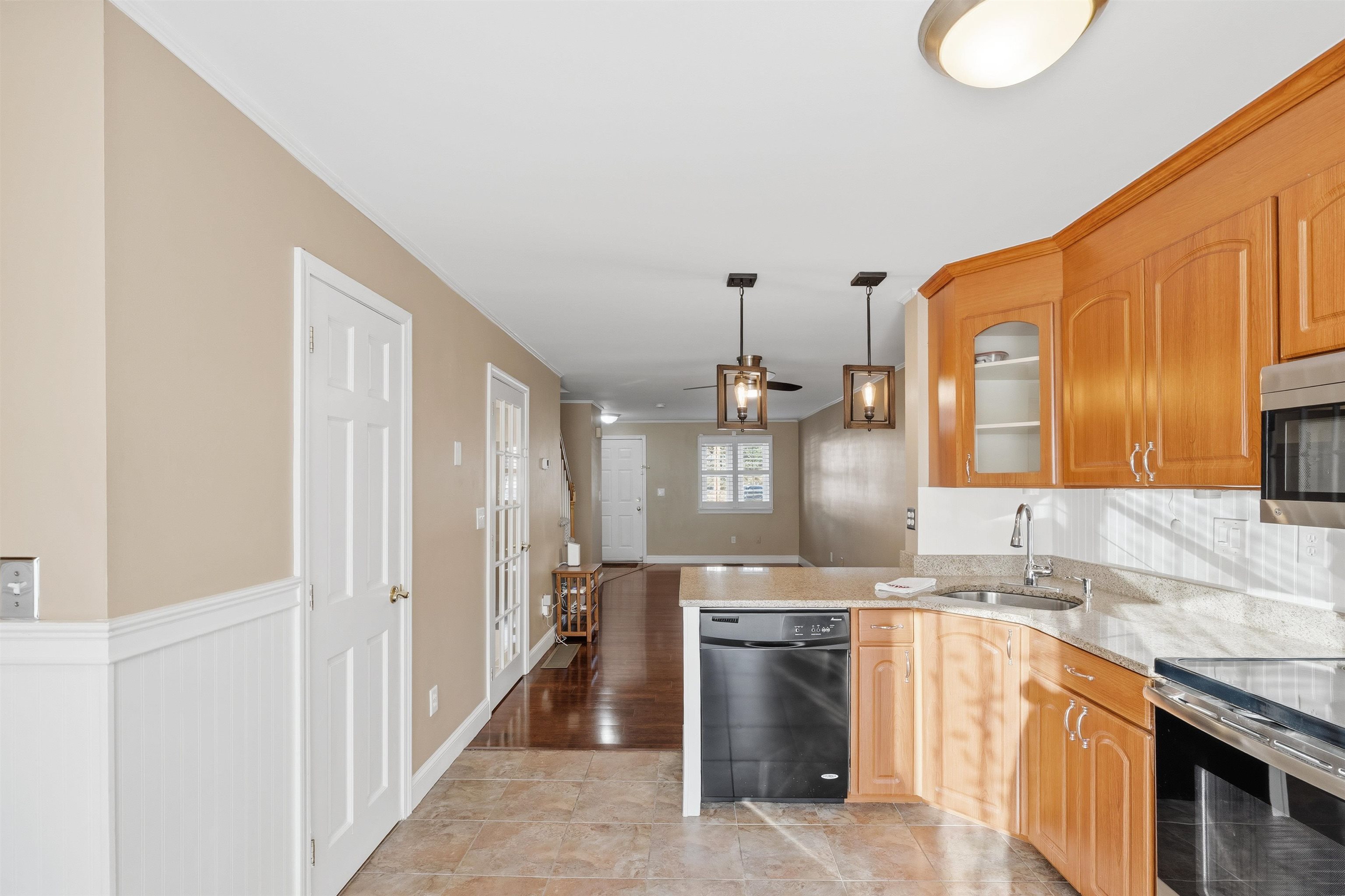 214 Fox Hollow Way Manchester, NH 03104 - Photo 12 of 24