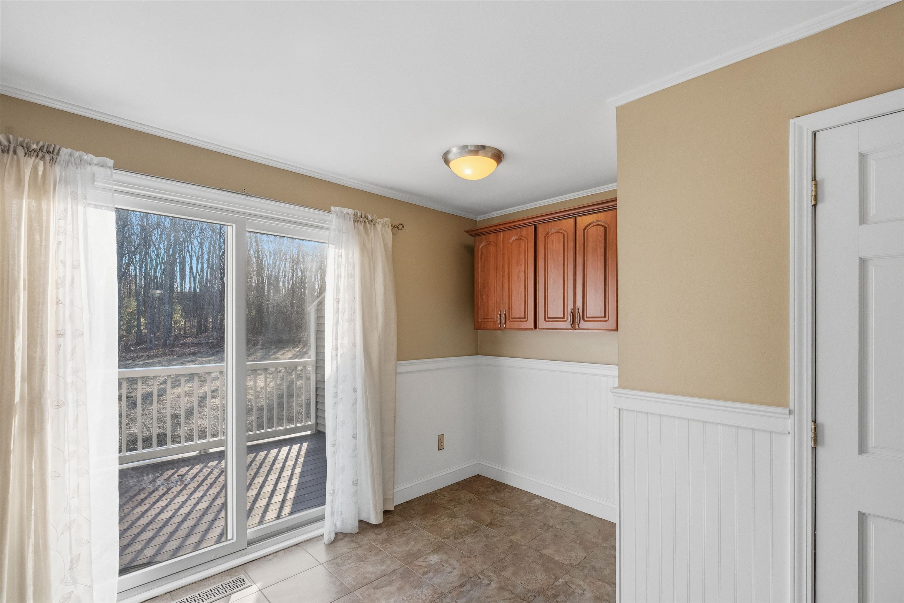 214 Fox Hollow Way Manchester, NH 03104 - Photo 13 of 24