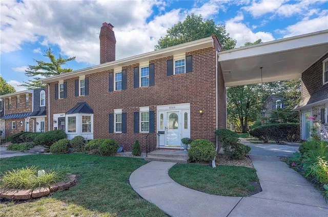 $265,000 | 10009 West 95th Street, Overland Park, KS 66212