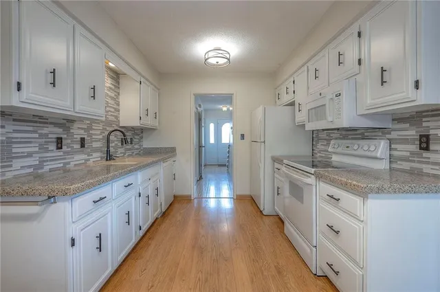 $265,000 | 10009 West 95th Street, Overland Park, KS 66212