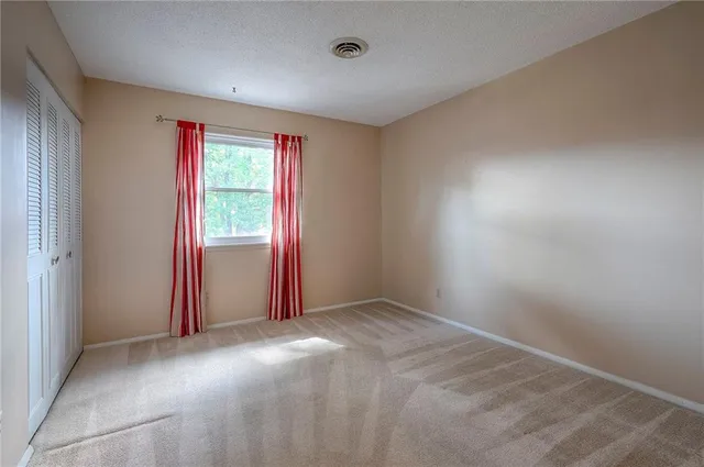 $265,000 | 10009 West 95th Street, Overland Park, KS 66212