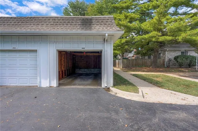 $265,000 | 10009 West 95th Street, Overland Park, KS 66212