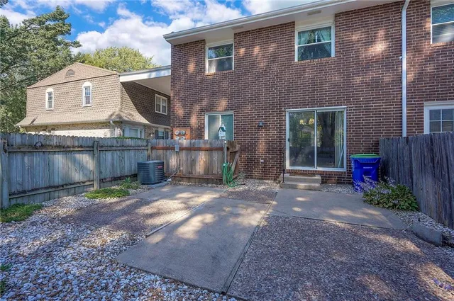 $265,000 | 10009 West 95th Street, Overland Park, KS 66212