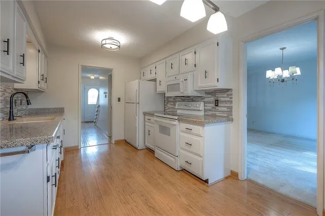 $265,000 | 10009 West 95th Street, Overland Park, KS 66212