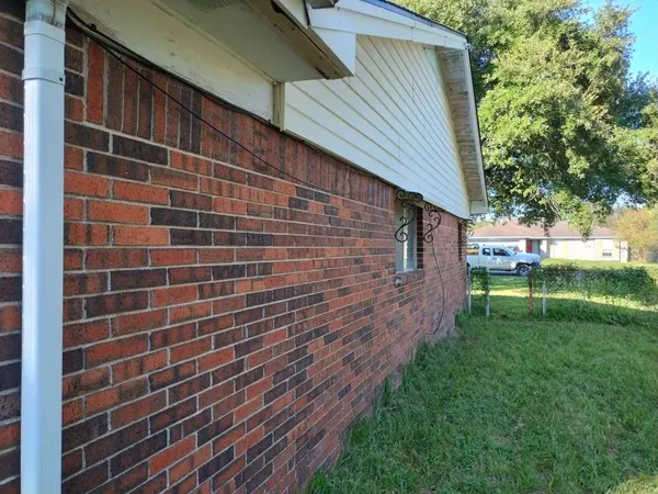 $1,899 | 105 Newcastle Street, Victoria, TX 77905